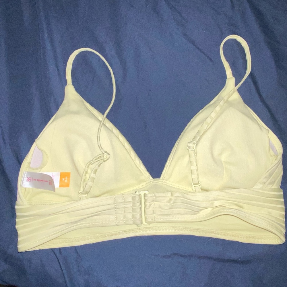 Light yellow fitting bikini top